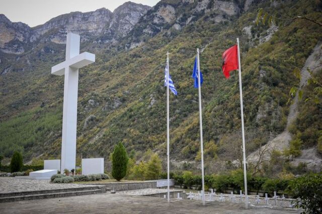 Τελετή ενταφιασμού οστών Ελλήνων πεσόντων στην Αλβανία