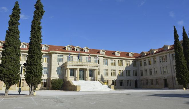 Κορονοϊός: Κλείνει προληπτικά το Κολλέγιο Αθηνών, όπου φοιτούν τα παιδιά της 40χρονης