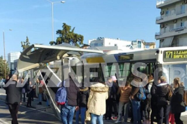 Παραλίγο τραγωδία στη Γλυφάδα: Λεωφορείο έπεσε πάνω σε στάση