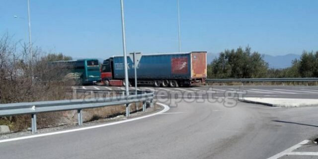 Λαμία: Σύγκρουση νταλίκας με ΚΤΕΛ – Δεν σημειώθηκαν τραυματισμοί