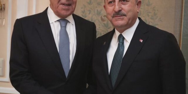 Τσαβούσογλου σε Λαβρόφ: Να σταματήσουν οι επιθέσεις στο Ιντλίμπ