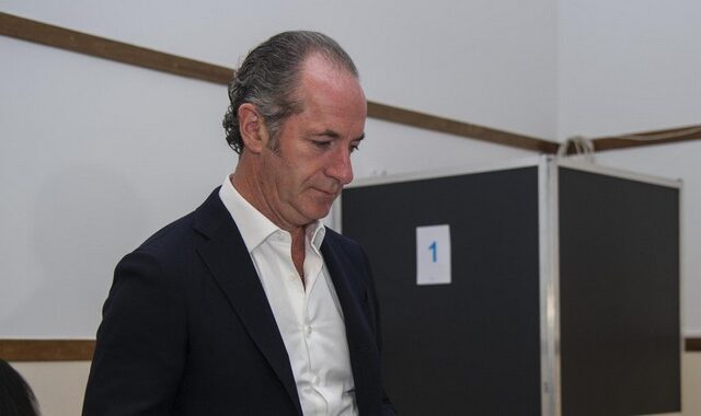 Βένετο: Απολογία περιφερειάρχη για τη δήλωση πως “Οι Κινέζοι τρώνε ζωντανά ποντίκια”