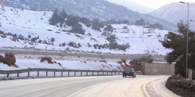 Αποκαταστάθηκε η κυκλοφορία των φορτηγών στην Αθηνών Λαμίας – Πού χρειάζονται αλυσίδες