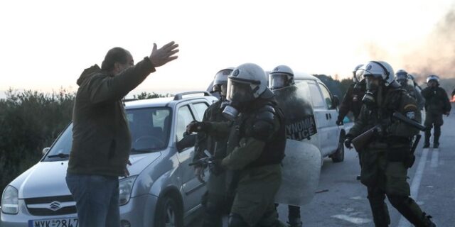 Μεταναστευτικό: Μπλόκα και καλέσματα σε νέες συγκεντρώσεις σε Λέσβο και Χίο