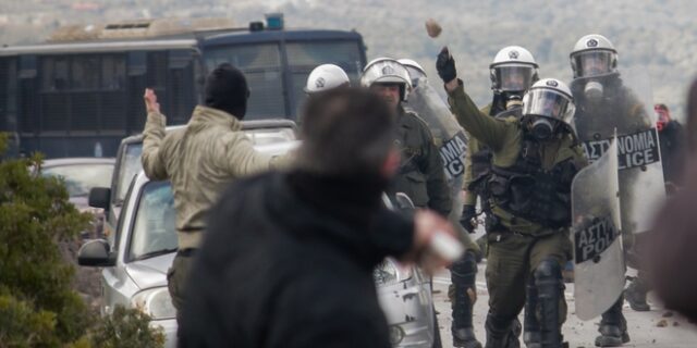 Φάνηκε στο χειροκρότημα. Το έργο στο προσφυγικό πρέπει να κατέβει