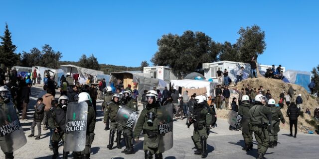 Ακροδεξιές “περιπολίες” στη Μόρια, παρουσία της Αστυνομίας