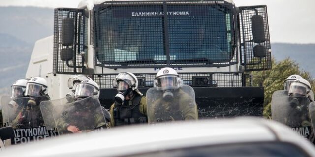 Σχέδιο αποκλιμάκωσης: Μερική αποχώρηση των ΜΑΤ από Λέσβο και Χίο