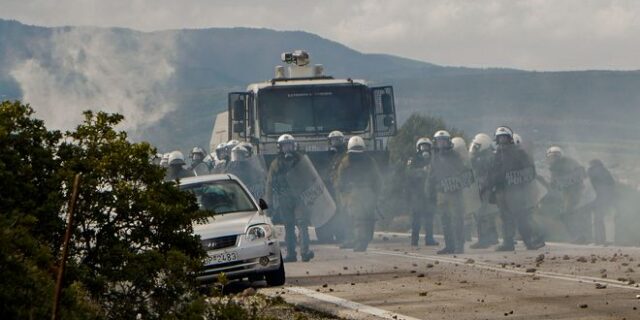 Χίος – Λέσβος: 21 συλλήψεις για τις επιθέσεις κατά των ΜΑΤ