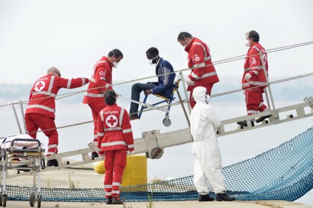 Ιταλία: Επίτιμοι δημότες πλοίαρχος και πληρώματα που έσωσαν μετανάστες