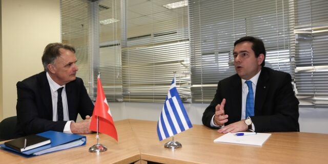 Μηταράκης: Επιτάσσονται εκτάσεις για κατασκευή κλειστών κέντρων