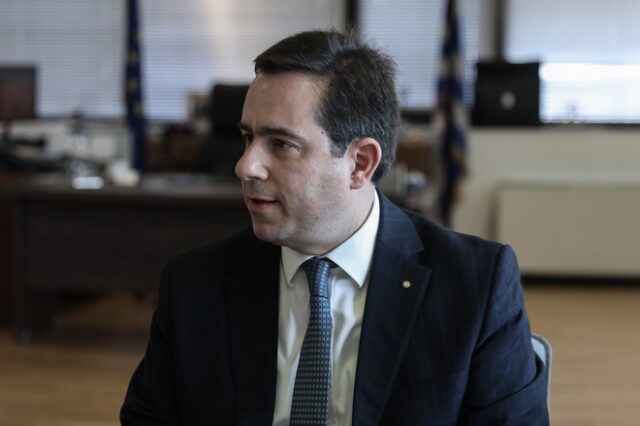 Ν. Μηταράκης: “Σε στρατόπεδο στις Σέρρες θα μεταφέρονται όσοι μπήκαν στη χώρα μετά την 1η Μαρτίου”