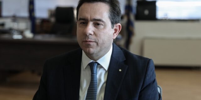Μηταράκης: Η Τουρκία στέλνει ανθρώπους σε κίνδυνο στη θάλασσα