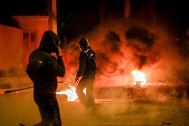 Μυτιλήνη: Νέες συγκρούσεις πολιτών με την αστυνομία έξω από το στρατόπεδο Κυριαζή