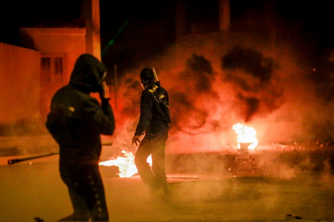 Μυτιλήνη: Νέες συγκρούσεις πολιτών με την αστυνομία έξω από το στρατόπεδο Κυριαζή