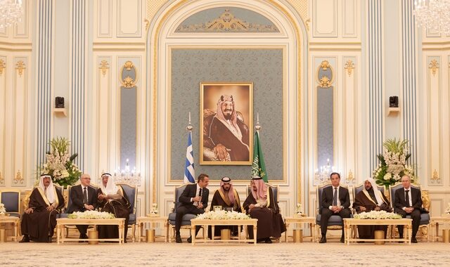 Σαουδική Αραβία: Διμερείς σχέσεις και γεωπολιτικές εξελίξεις στις συναντήσεις Μητσοτάκη