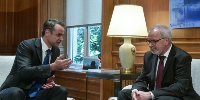 Μητσοτάκης σε Χόγιερ: Στήριξη της ΕΤΕπ για μετάβαση προς μια οικονομία χαμηλών εκπομπών άνθρακα