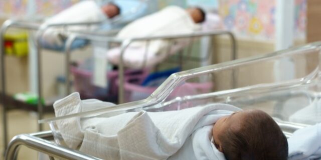 Επίδομα γέννησης: Κλειστή το Σαββατοκύριακο η εφαρμογή για την υποβολή αιτήσεων