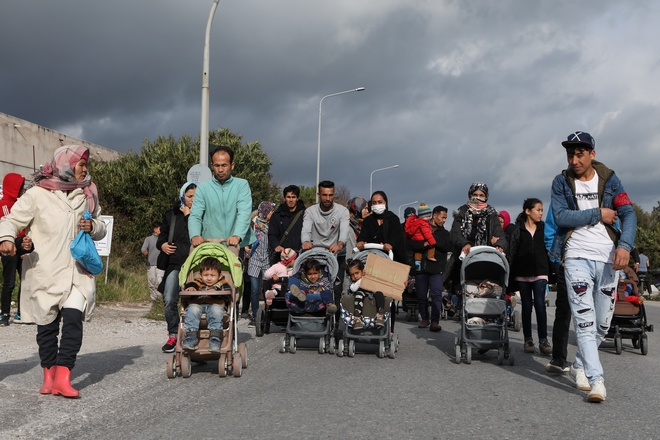 Έρευνα: Το 47% των Γερμανών είναι υπέρ της υποδοχής προσφύγων από τη Μόρια