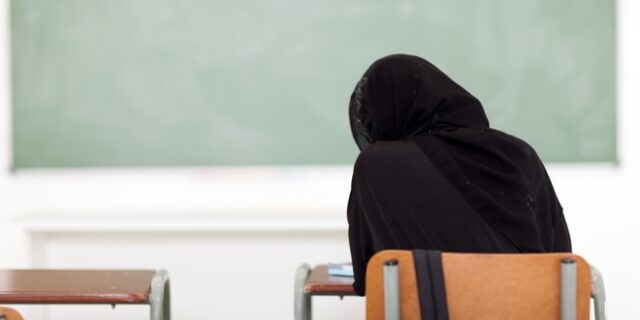 Γερμανία: Δικαστήριο δικαίωσε μαθήτρια που ζητούσε να φοράει νικάμπ στην τάξη