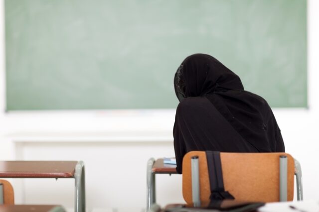 Γερμανία: Δικαστήριο δικαίωσε μαθήτρια που ζητούσε να φοράει νικάμπ στην τάξη