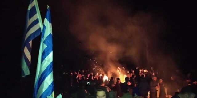 Μυτιλήνη: Νύχτα έντασης – Αποκλεισμός του λιμανιού από την αστυνομία