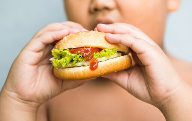 Κρατήστε μακριά τα μικρά παιδιά από το fast food