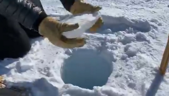 Δεν θα πιστέψεις στα αυτιά σου – Ο ήχος του πάγου που πέφτει σε τρύπα 137 μέτρων
