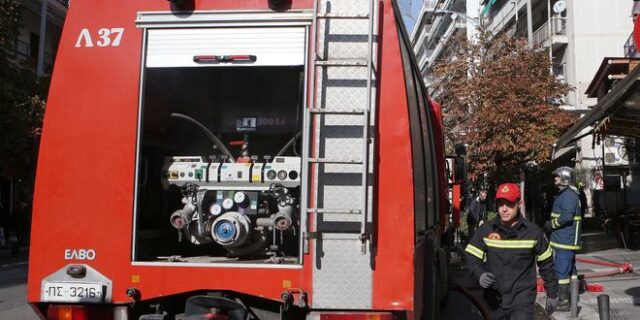 Φωτιά σε ακατοίκητο σπίτι στο κέντρο της Αθήνας