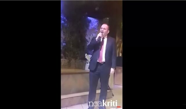 Ο Γιάννης Πλακιωτάκης τραγουδάει Στράτο Διονυσίου