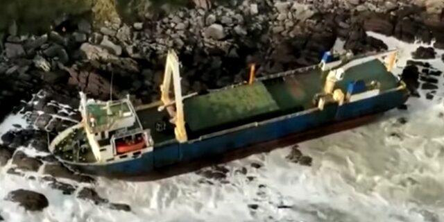 Πλοίο “φάντασμα” ξεβράστηκε στην Ιρλανδία