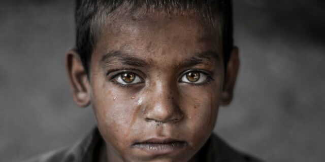 Οι αριθμοί της ντροπής: 415 εκατομμύρια παιδιά στο έλεος της βίας