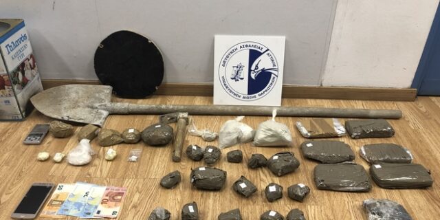 Έκρυβαν σε παράγκα σχεδόν 5 κιλά ηρωίνης και περίπου ένα κιλό κοκαΐνης