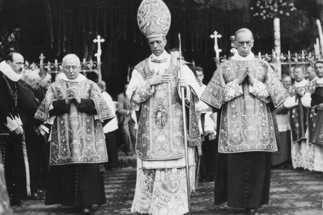 Το Βατικανό ανοίγει τα σκοτεινά κατάστιχα για τον πάπα Πίο ΙΒ’