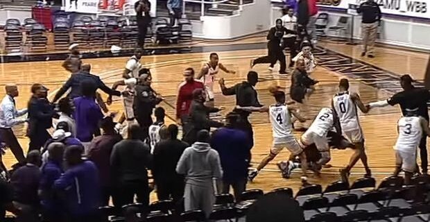 NCAA: Μία χειραψία κατέληξε σε σύρραξη