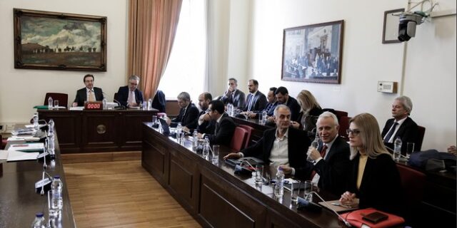 Προανακριτική: Αποχώρησε το ΚΚΕ – “Δεν νομιμοποιούμε τις κουκούλες”