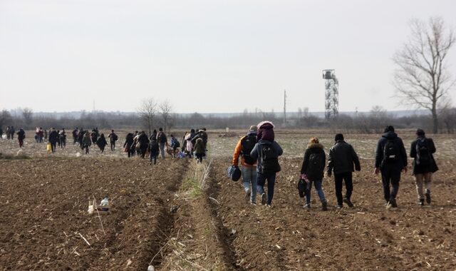 Σχέδιο αποσταθεροποίησης με “δάκτυλο” Τουρκίας – Στέλνουν χιλιάδες μετανάστες στα σύνορα