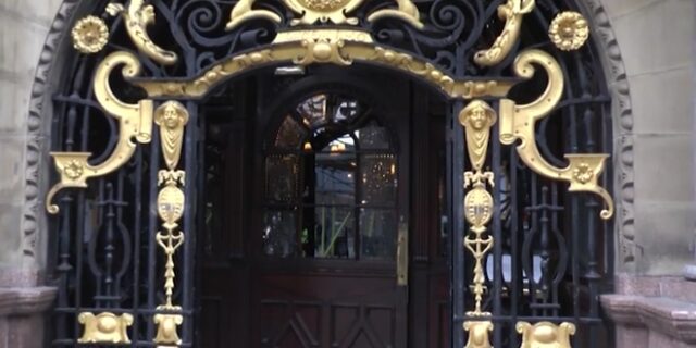 Μνημείο πρώτης κατηγορία η βικτωριανή παμπ των Beatles στο Λίβερπουλ