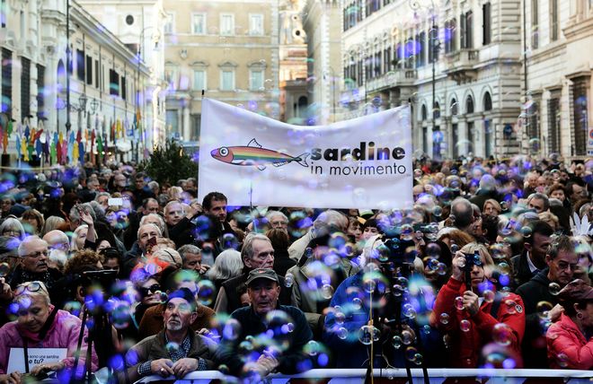 Ιταλία: Αλλαγή των νόμων για την μετανάστευση ζητά το “κίνημα της σαρδέλας”