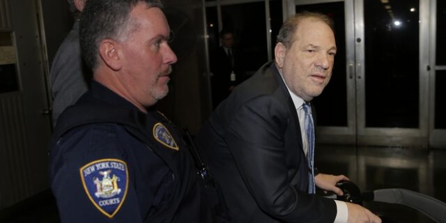 Χάρβεϊ Γουάινστιν: Παραμένει στο νοσοκομείο με πόνους στο στήθος