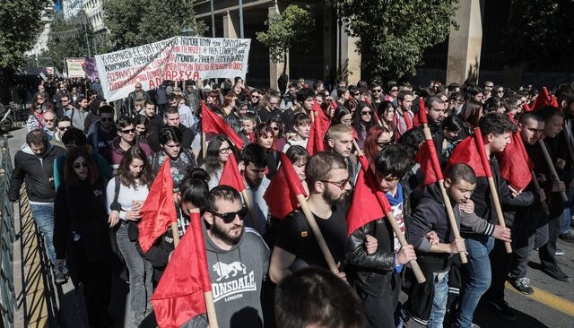 Μεγάλη συμμετοχή στις συγκεντρώσεις κατά του ασφαλιστικού