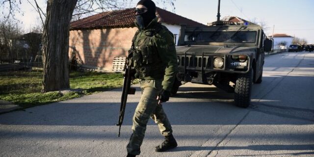 Οργή στρατιωτικών για τον αποκλεισμό από τα 600 ευρώ – Στηρίζει το αίτημα ο βουλευτής της ΝΔ Κώστας Μαραβέγιας