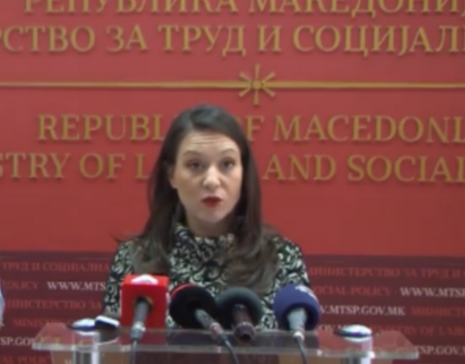 Βόρεια Μακεδονία: Υπουργός επανέφερε πινακίδα με το όνομα “Δημοκρατία της Μακεδονίας”