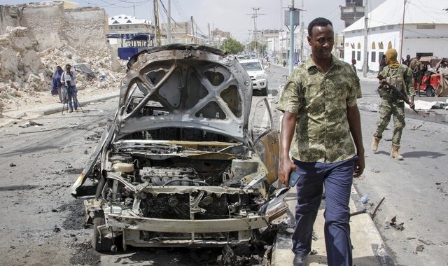 Σομαλία: Αιματηρές επιθέσεις με παγιδευμένα οχήματα