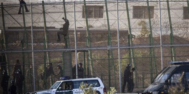 ΕΔΑΔ: Δικαίωση Ισπανίας για “ομαδική απέλαση” μεταναστών