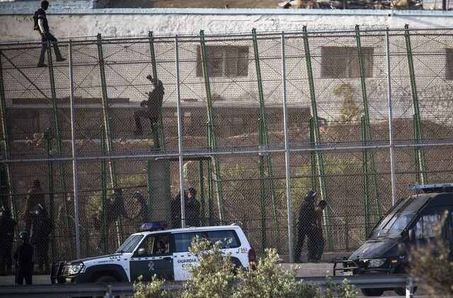 ΕΔΑΔ: Δικαίωση Ισπανίας για “ομαδική απέλαση” μεταναστών