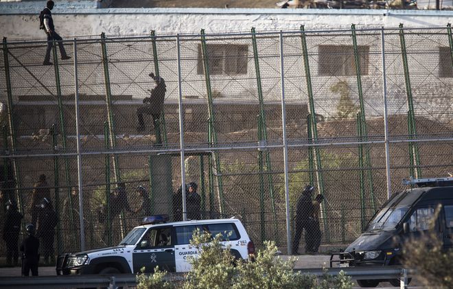 ΕΔΑΔ: Δικαίωση Ισπανίας για “ομαδική απέλαση” μεταναστών
