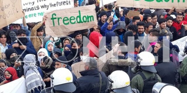 Μυτιλήνη: Ένταση μεταξύ προσφύγων και αστυνομίας – Χημικά έξω από τη Μόρια