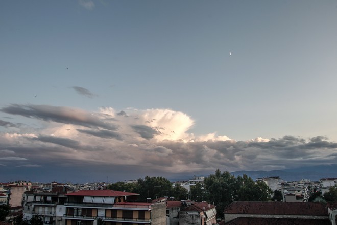 Τοπικές νεφώσεις και βαθμιαία άνοδος της θερμοκρασίας τις επόμενες ημέρες