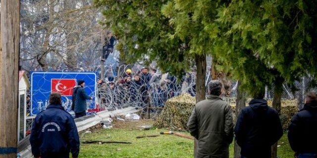 Κορυφώνεται το προσφυγικό δράμα στον Έβρο-“Ούτε μία μέρα παραπάνω εδώ”