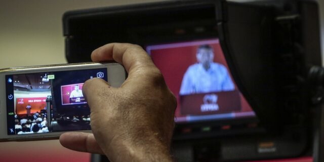 Γιατί η Κουμουνδούρου λαμβάνει κάθε λίγο αποφάσεις που δεν μπορεί να εφαρμόσει